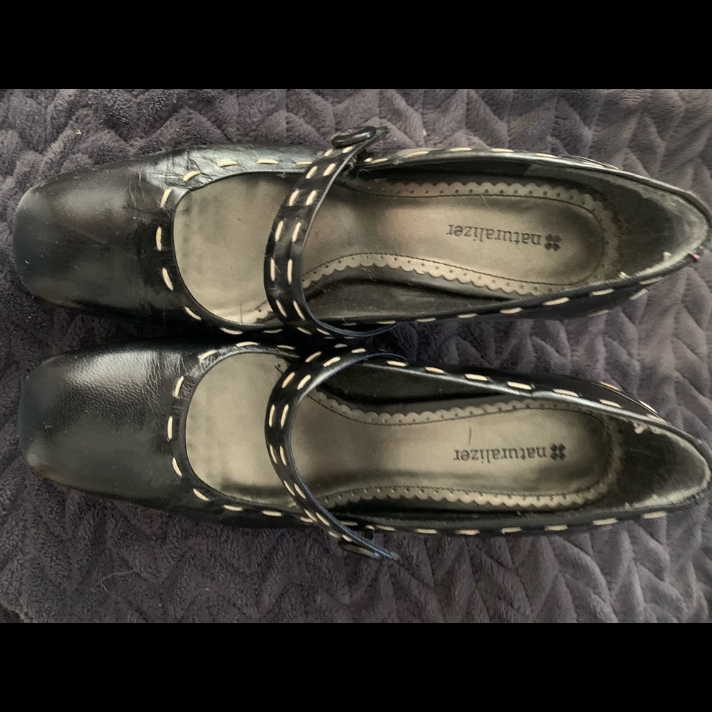 Naturalized leather shoes